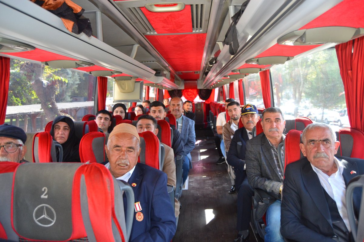 bismilkaymakam's tweet image. Kaymakamımız @RecepHasar44&apos;ın talimatlarıyla düzenlenen, şehit ve gazi ailelerimiz için anlam dolu &quot;Bursa ve Çanakkale Kültür ve Tarih Gezisi&quot; Sayın Kaymakamımızın uğurlamasıyla başladı. Bu program, vatanımız için canlarını feda edenlere olan minnet borcumuzun bir nişanesidir.