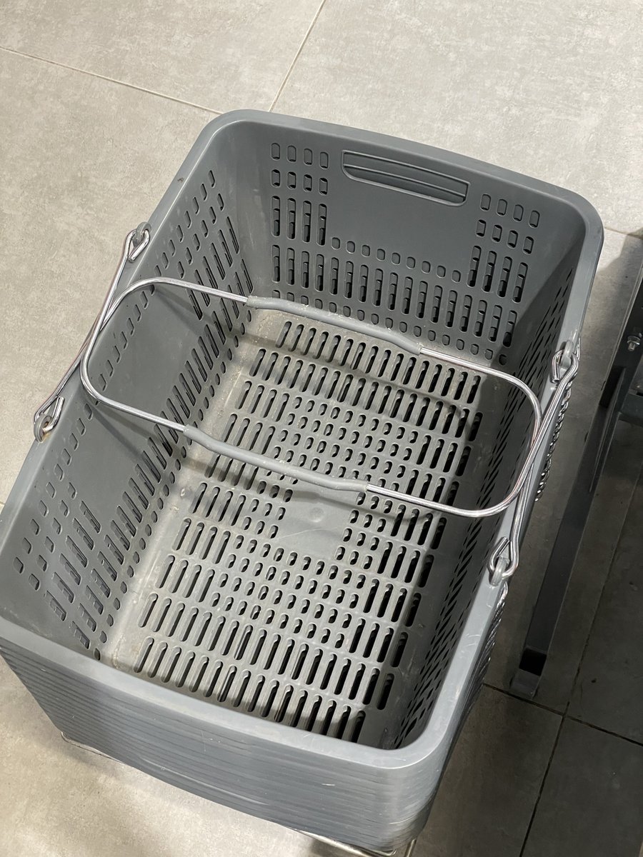 andy_shust's tweet image. Є лише два типи людей