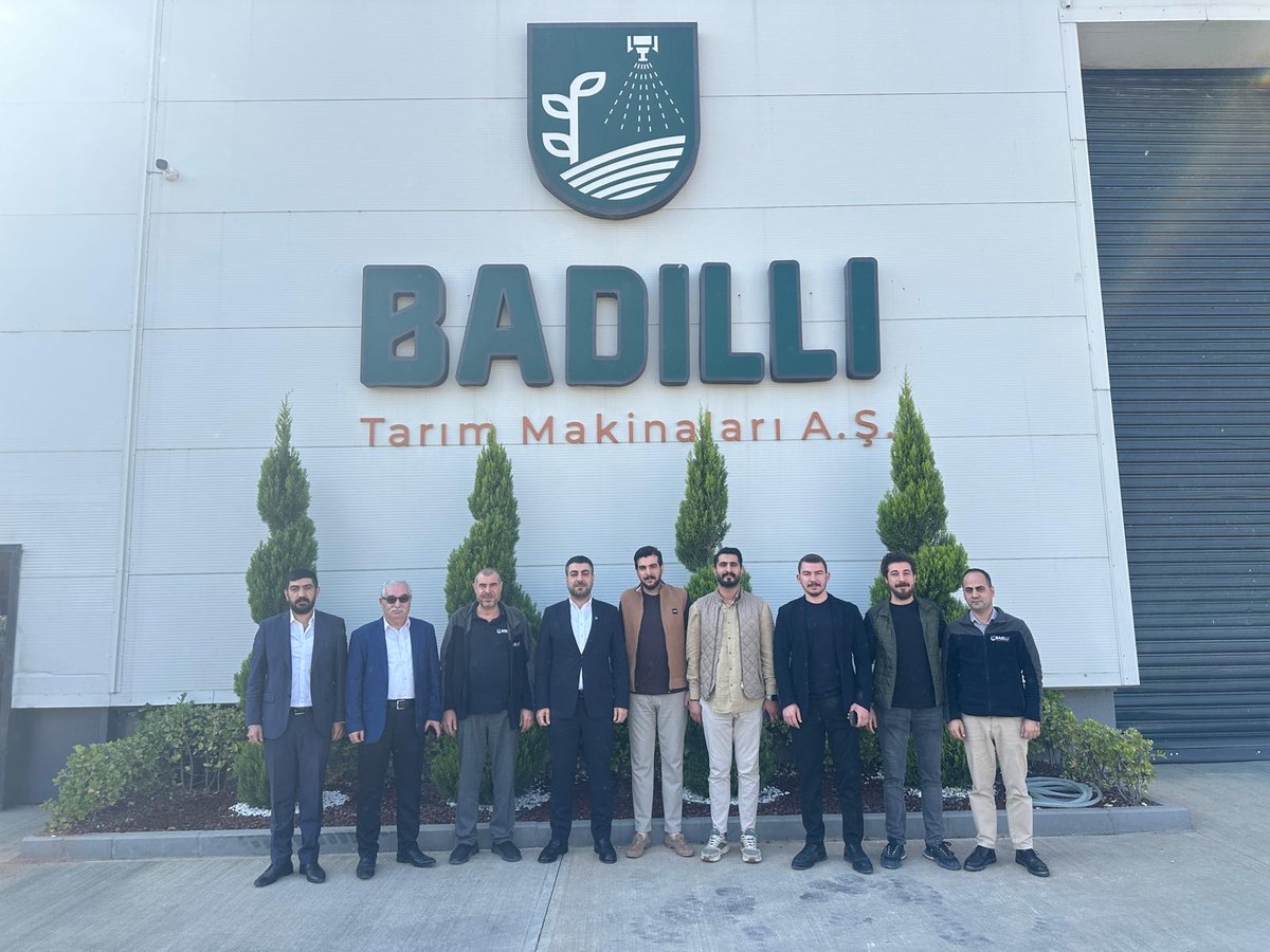 Başkanımız Sn. Av. Orhan Çelik, İlçe Gençlik Kolları Başkanımız Sn. M. Fatih Bozdağ ve Başkan Yardımcılarımız , Şanlıurfa Organize Sanayi Bölgesinde Badıllı Tarım Makineleri A.Ş.' i ziyaret ettiler. Yönetim Kurulu Başkanı Sayın Mustafa Badıllı'ya, yerli tarım sanayisine ve