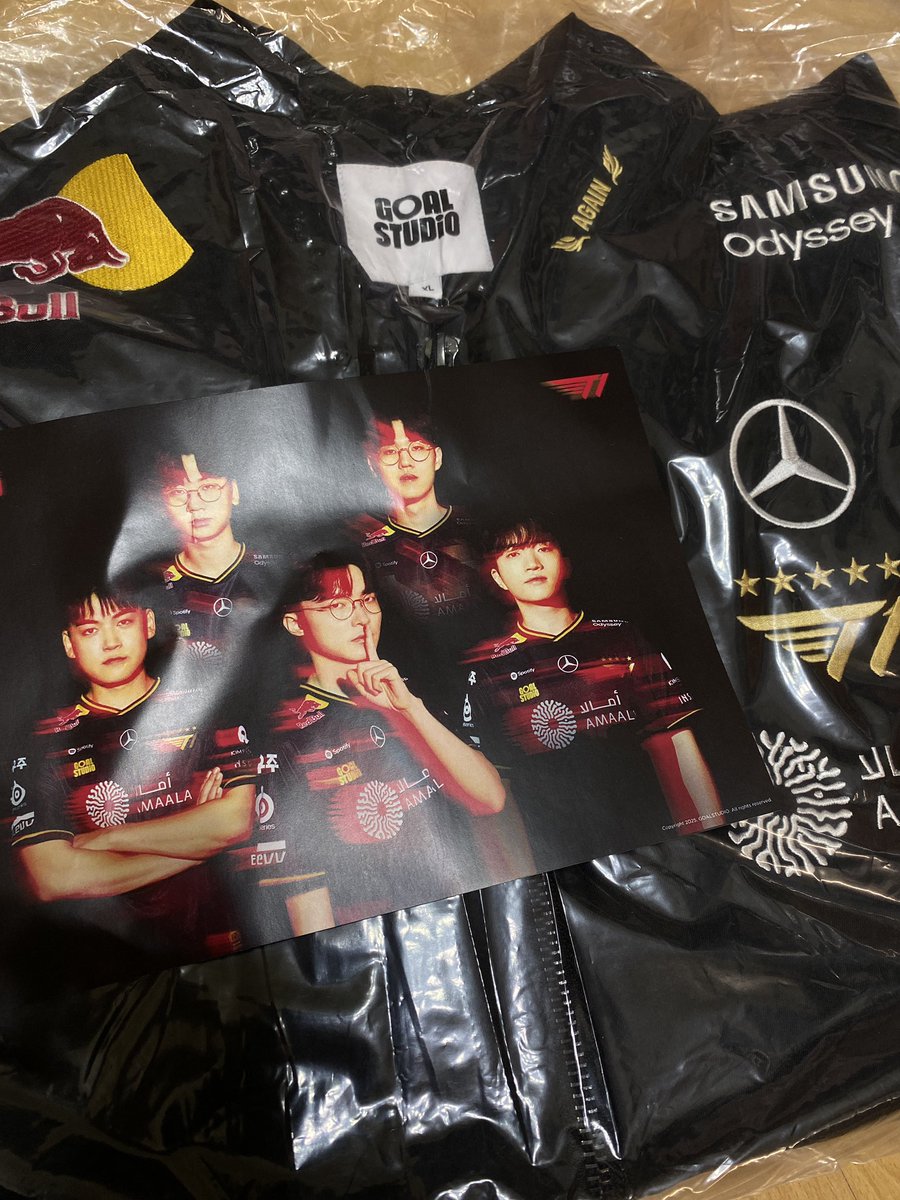 berri_ran's tweet photo. Can’t wait to see the final 🥺🥺
My uniform is here but the size is quite tricky from last year 😫 
What should I do 😩… https://t.co/Be01TAXuQG