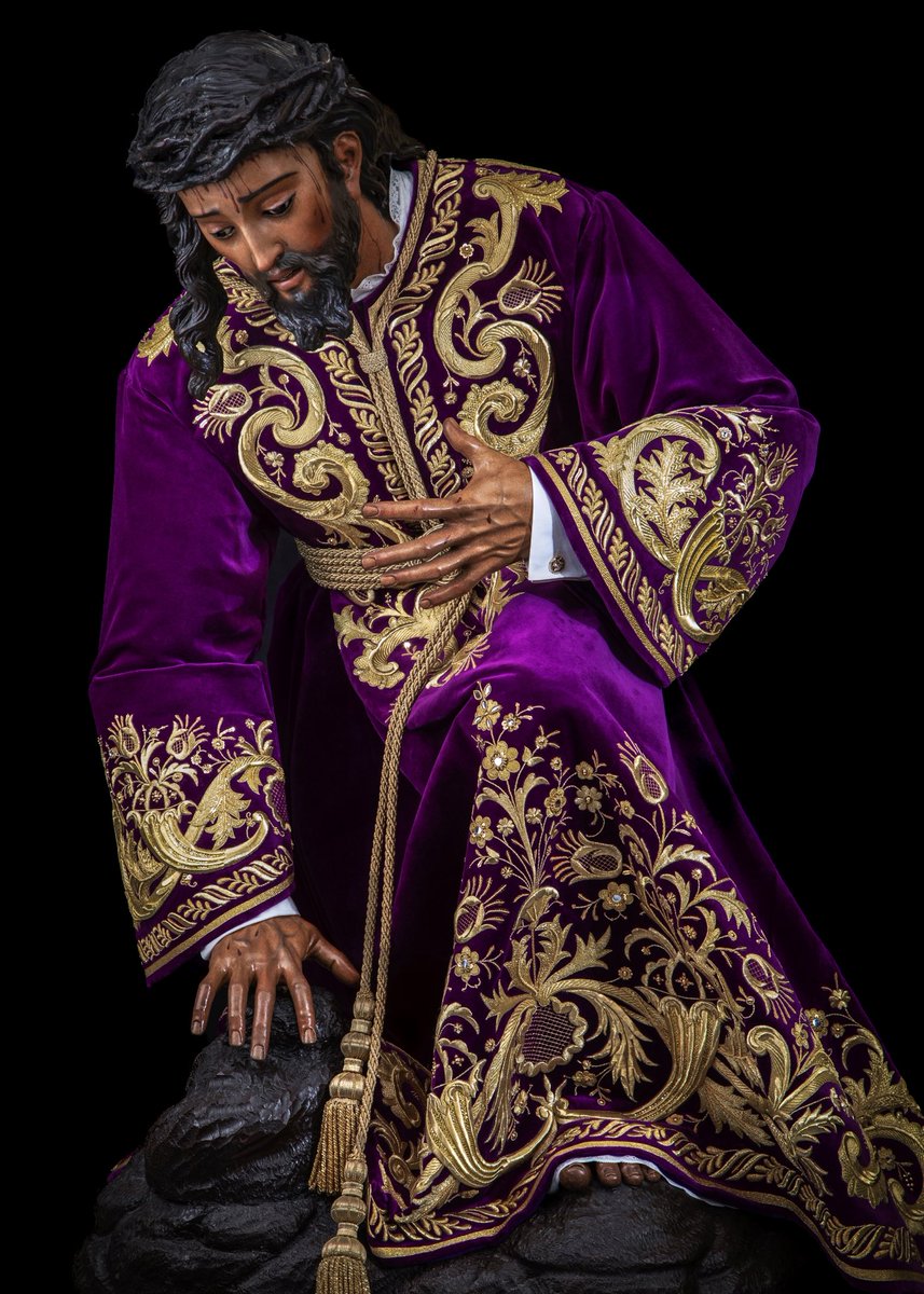 Que le pregunten a Él, que ha mandado a su Madre a llenar de Esperanza allá donde el sufrimiento, la necesidad y desamparo hay en demasía.

Que le pregunten a Él que lleva días atendiendo nuestras súplicas a la Esperanza, aquellas cosas que solo se le pueden pedir a una Madre.