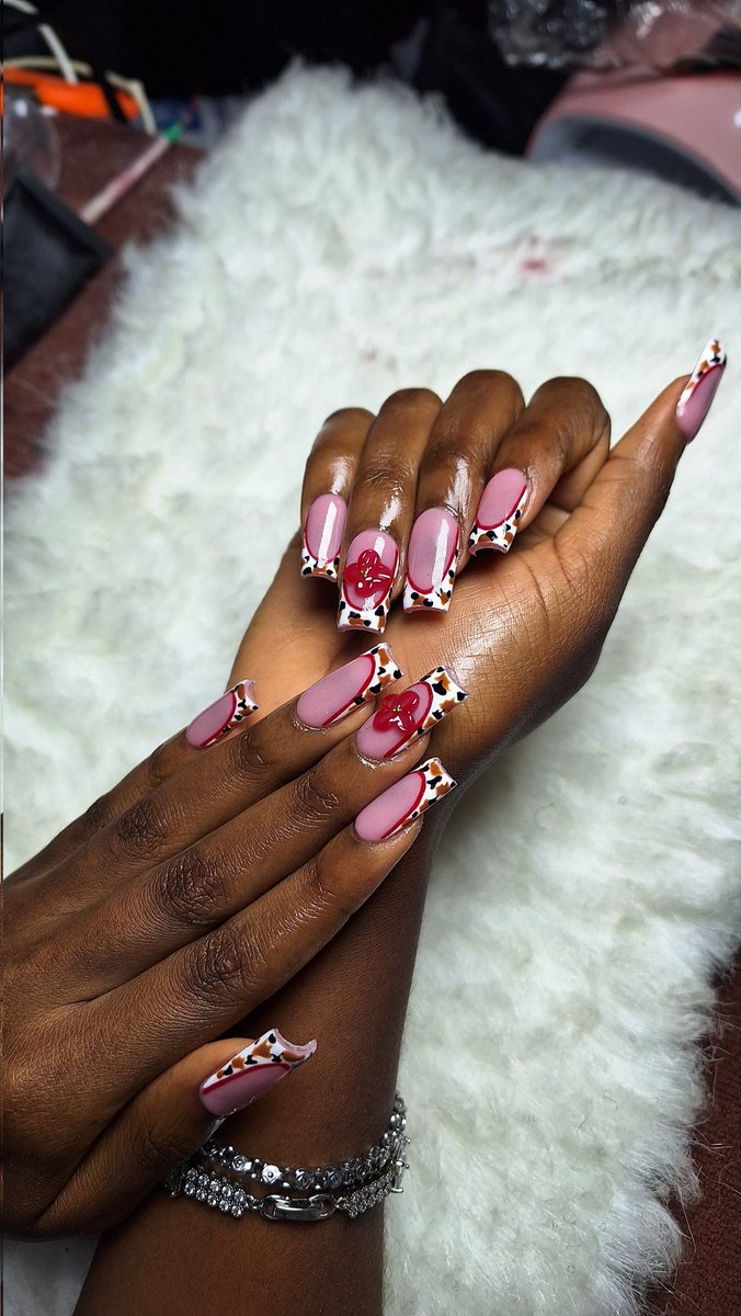 hilopeksalon's tweet photo. "Involve me"

You wey no fit pay 15k for nails? 🫣 https://t.co/3fDCs5HhGK