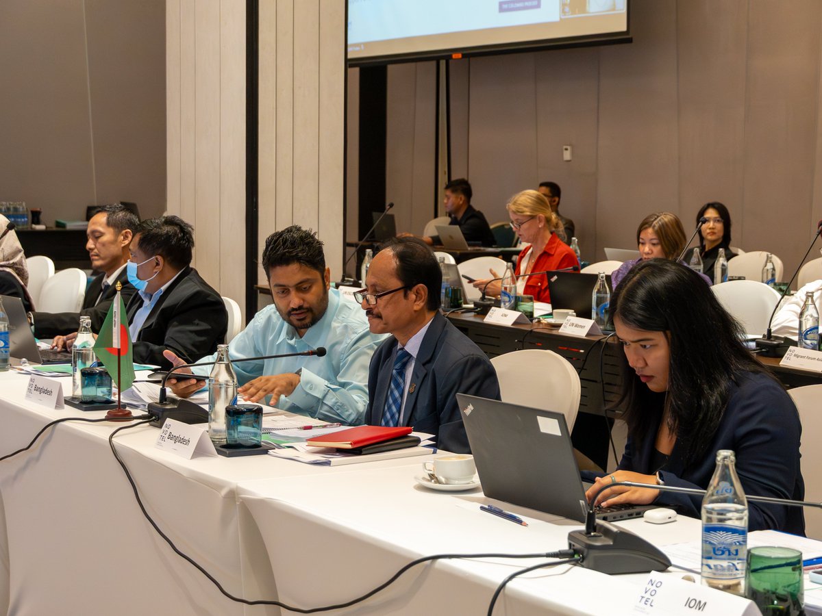 The Colombo Process brought together Member States &amp; UN partners to advance migrant workers’ rights.​

Ahead of #IMRF2025, discussions focused on: ​
🔹 Pre-Departure Orientation &amp; Empowerment​
🔹 Ethical Recruitment​
🔹 Skills Recognition​
🔹 Cheaper, Faster &amp; Safer Remittances