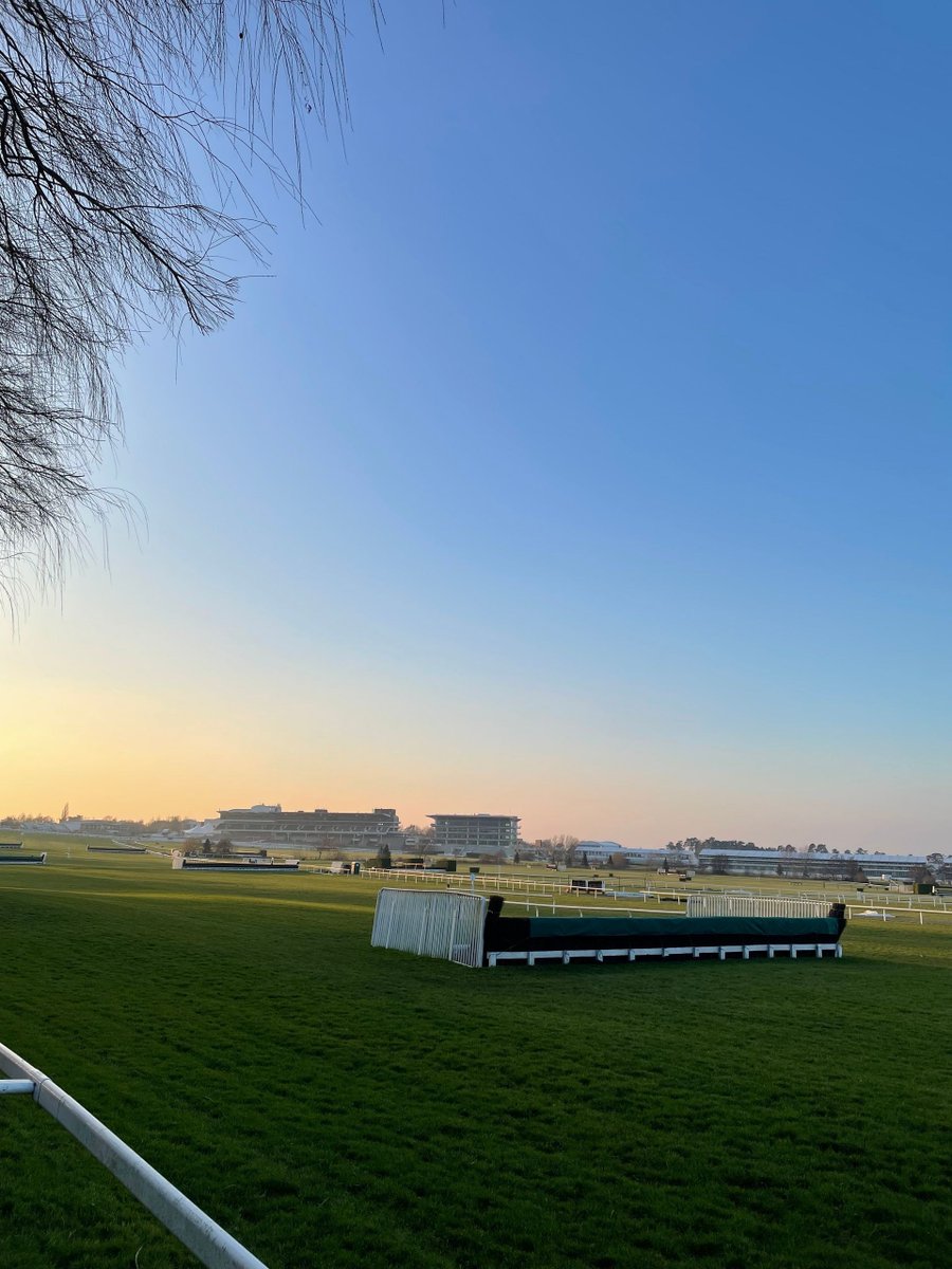 🏇 Kickstart the Festive Season at #TheChristmasMeeting! 🏇

#NeptuneApartments invites you to #Cheltenham’s iconic 12th &amp; 13th Dec races. Thrill, atmosphere &amp; luxury stays close to the track!

🎟 From £11.70 in advance
🛏️ Book now: neptuneapartments.co.uk/events/thechri…

#Accommodation