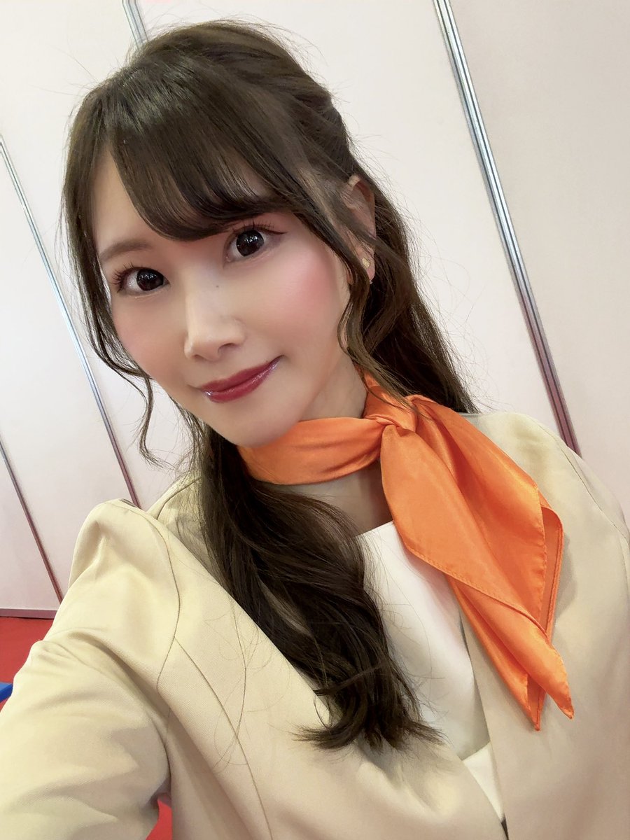 makinoayaka's tweet image. 本日も #JMS2025 #関西電力 ブースにお立ち寄りいただきありがとうございました🥰差し入れ下さった皆様も本当にお気遣いありがとうございます✨
写真が全部一緒だな〜て思って今日は髪型変えた🧡明日明後日はお休みいただいてるので別のメンバーでお待ちしております🩷
#jms  #イベントコンパニオン