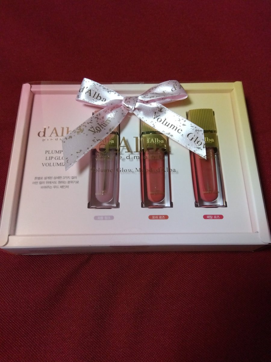 実は今日誕生日でした。なんだかもうどうでもいいやーと思ってたのですが誕生日に素敵なプレゼントを下さるYUCOさん
<a href="/niraikanai404/">YUCO</a> 　今年もめっちゃ可愛くてお洒落でしかもお揃い！？のプレゼントをいただいたのでこれはポストするしかない、と思いまして…。嬉しくて涙出ました😢生きる糧です