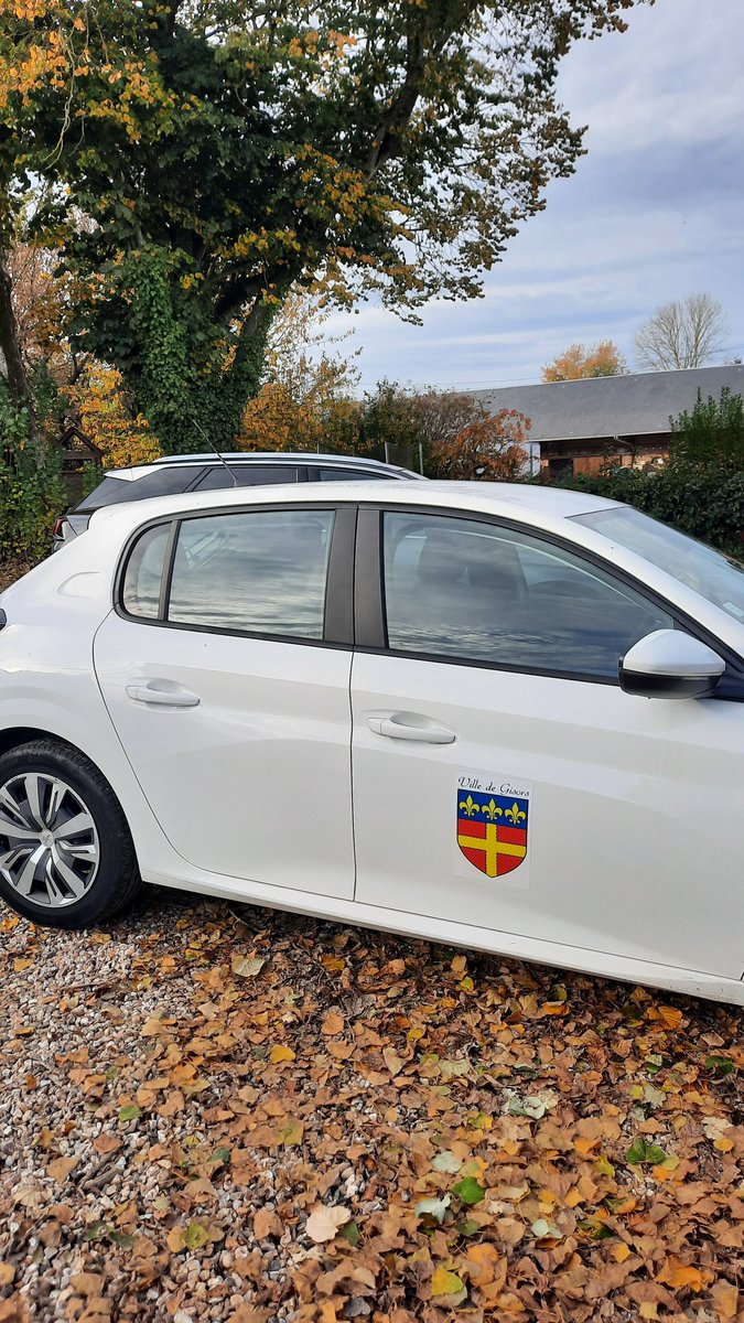 Il y en a qui savent communiquer.  Sixième reportage de l'année à Gisors. Encore quatre et j'ai la médaille de la Ville🏅