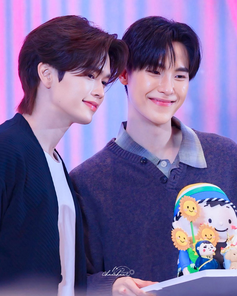 aboutdabest's tweet photo. 💙💛
**..
  Meant to be 😌
                    *  ⋯-
  -* ☀️🌙

@jnnrrs @Markjrtn 

#junniorrs #markjrtn 
#จูเนียร์มาร์ค #JuniorMark 

JUNIOR 29TH ALWAYS SHINE
#SpotlightOnJUNIOR29thBD https://t.co/VBAOTsDL0N