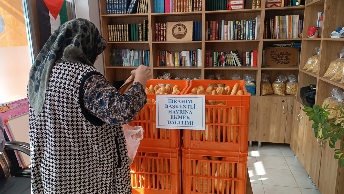 gonul_damlasder's tweet photo. İbrahim BAŞKENTLİ adına yardıma muhtaç ailelerimize ekmek dağıttık. Cenabı Allah yapılan hayır ve hasenatları dergahı izzetinde kabul etsin. https://t.co/as11OWJvI2