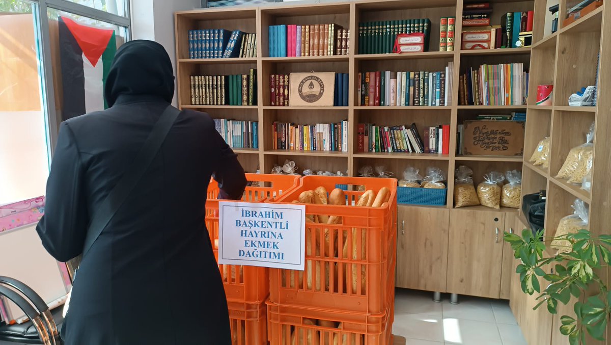 gonul_damlasder's tweet photo. İbrahim BAŞKENTLİ adına yardıma muhtaç ailelerimize ekmek dağıttık. Cenabı Allah yapılan hayır ve hasenatları dergahı izzetinde kabul etsin. https://t.co/as11OWJvI2