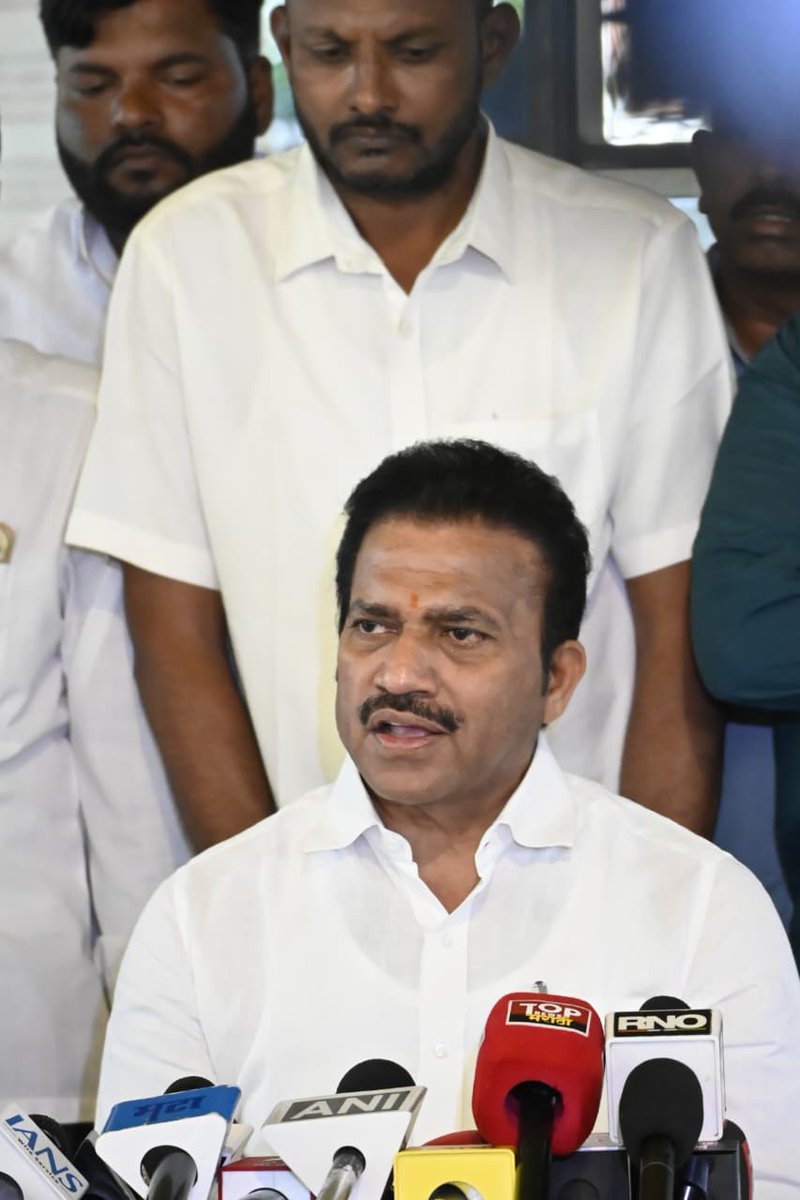 shindespeaks's tweet image. आज मुंबई येथे पत्रकार परिषदेच्या माध्यमातून राज्यातील स्थानिक स्वराज्य संस्थांच्या निवडणुका, राज्यात झालेली अतिवृष्टी आणि महाविकास आघाडी म्हणून आगामी निवडणुकांची भूमिका यावर मत व्यक्त केले. राहुल गांधी आणि आम्ही सर्वजण पहिल्यापासून या भूमिकेला मत चोरी, बोगस मतदान हे सगळे दाखवत…