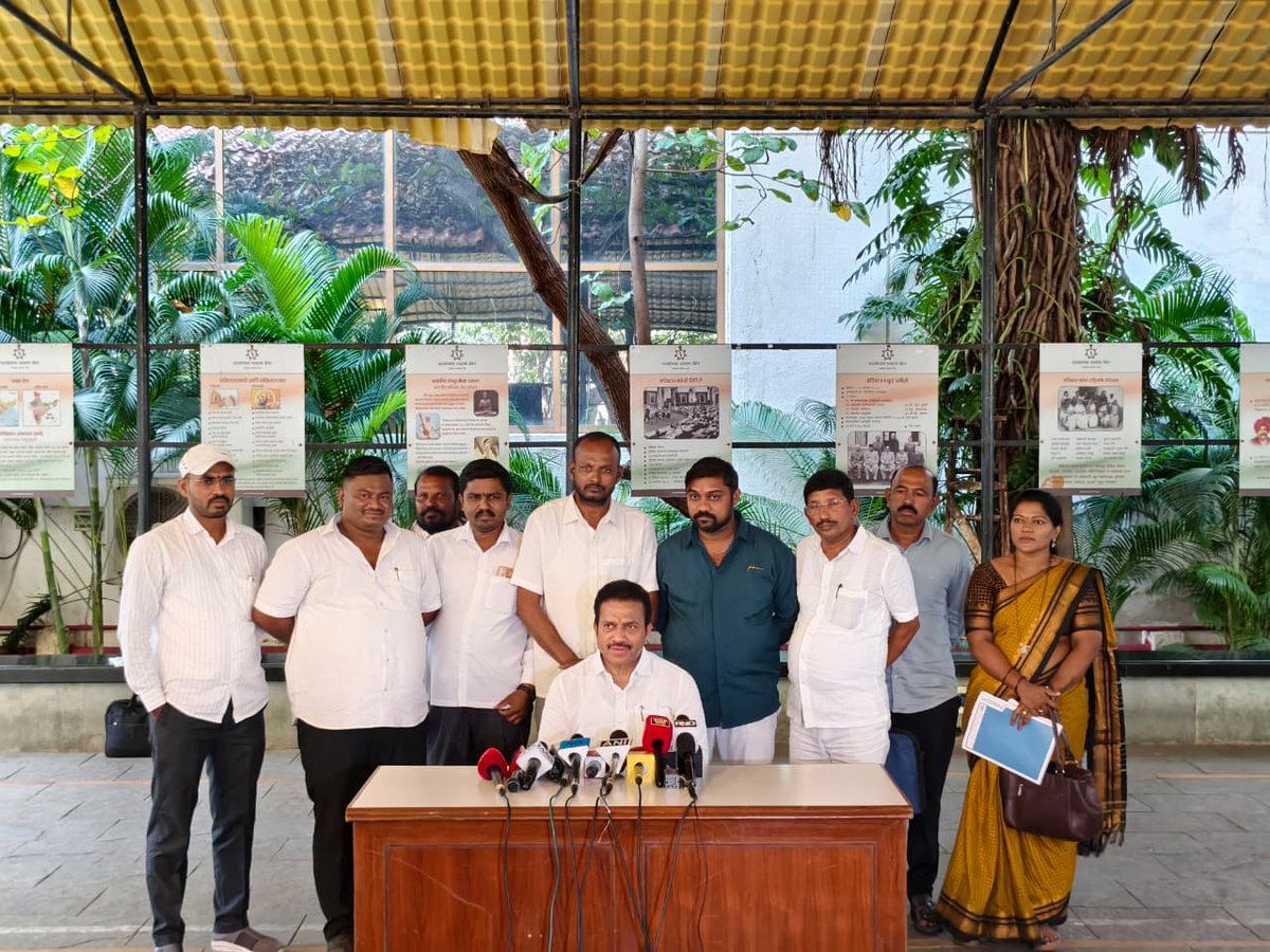 shindespeaks's tweet image. आज मुंबई येथे पत्रकार परिषदेच्या माध्यमातून राज्यातील स्थानिक स्वराज्य संस्थांच्या निवडणुका, राज्यात झालेली अतिवृष्टी आणि महाविकास आघाडी म्हणून आगामी निवडणुकांची भूमिका यावर मत व्यक्त केले. राहुल गांधी आणि आम्ही सर्वजण पहिल्यापासून या भूमिकेला मत चोरी, बोगस मतदान हे सगळे दाखवत…