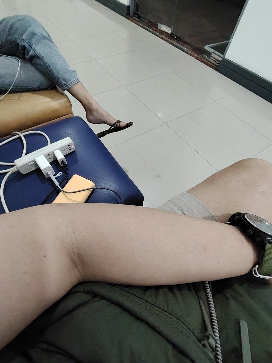 thirdygoodboy's tweet image. Mansig pangita place sa office ma charge. Ti sure nani nga ma duty? Hahahaha!