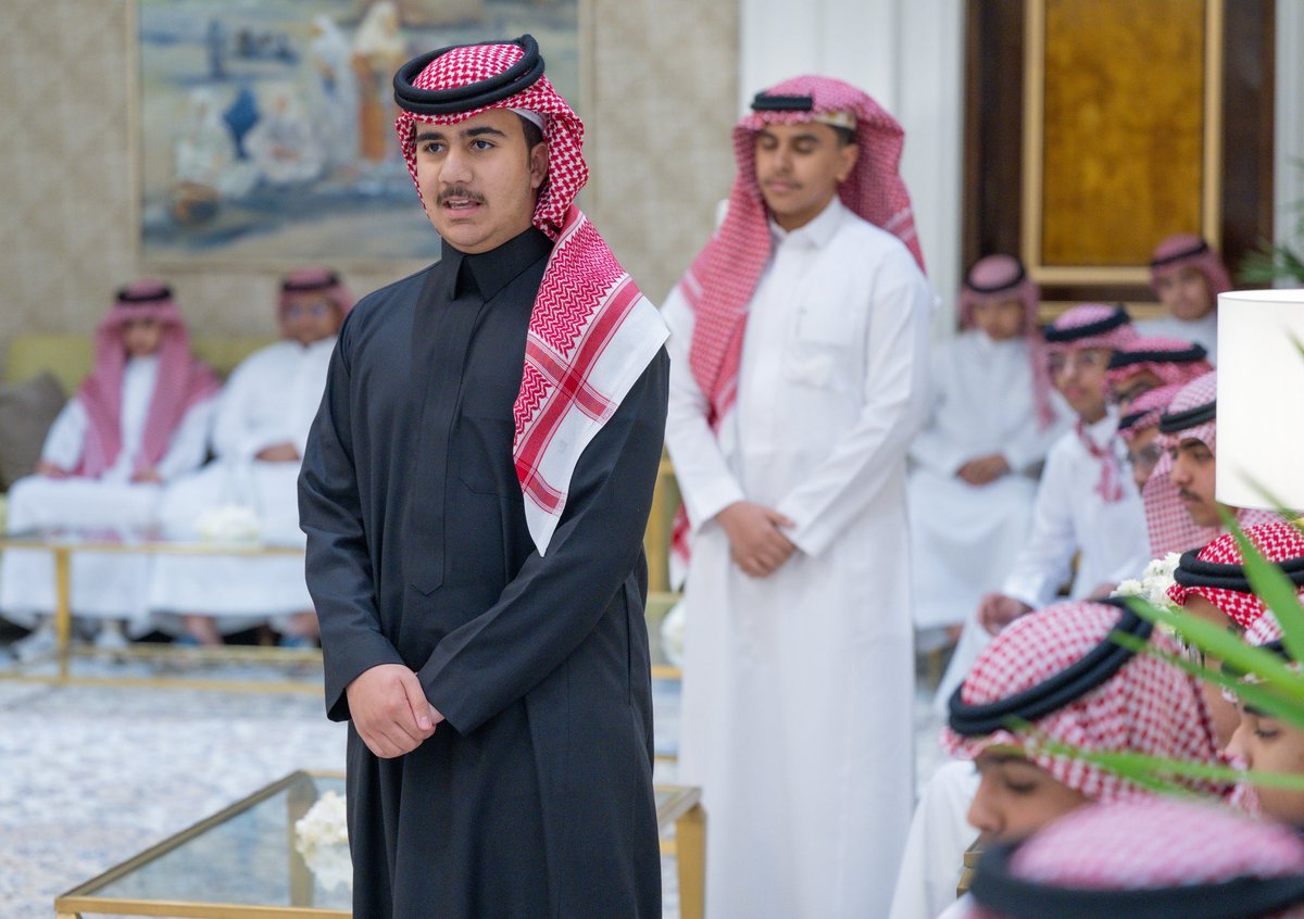 سمو الأمير 
#فيصل_بن_خالد_بن_سلطان يستقبل طلاب وطالبات "إبداع 2026" بالحدود الشمالية .

spa.gov.sa/N2436684