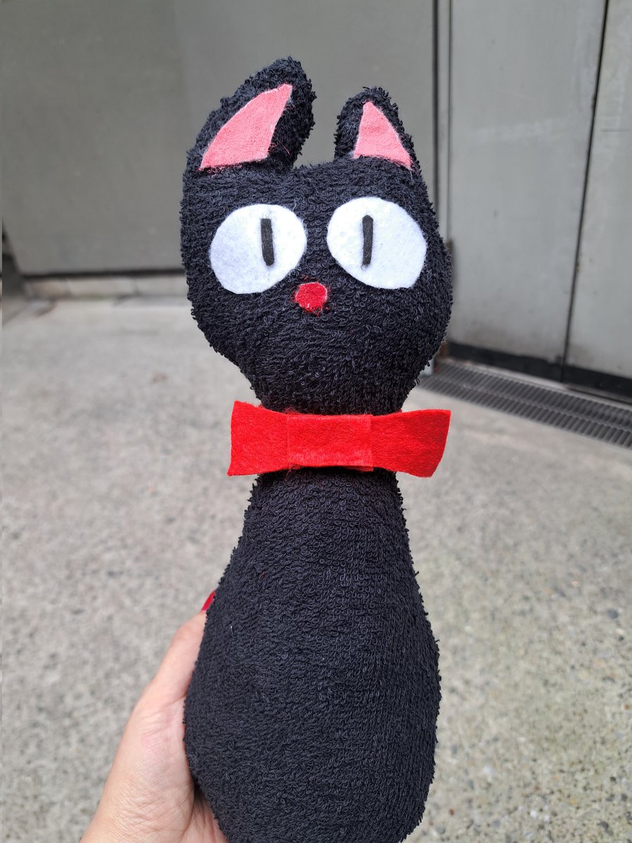 ppjsacco's tweet photo. 『#笑いの神様へ』こぼれ話。
私の最後の衣装のために、舞台監督の玉城さんが、手作りしてくれたジジ😺
初日の朝、劇場入ったら渡してくれました😢
忙しい中手作りしてくれたジジが可愛くてたまらない...本当愛のある現場でした😭
玉城さんありがとうございました😫
今はうちにいます😊 https://t.co/ncpHgEhU9t