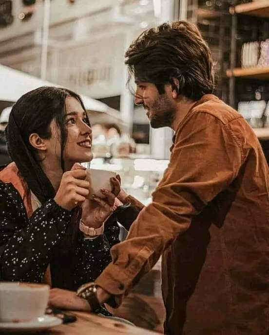 mmoo33356764's tweet image. كل متاعب الدنيا قد تزول.، فقط بمجرد أن تلامسنا كلمات حنونة 
أن تهبَّ علينا نسمة فيها رائحة من نحبهم.، و نطمئن لها
فجأةً.. يختفي أثر اليوم الشاق.. ويتحول لٱبتساماتٍ واسعة