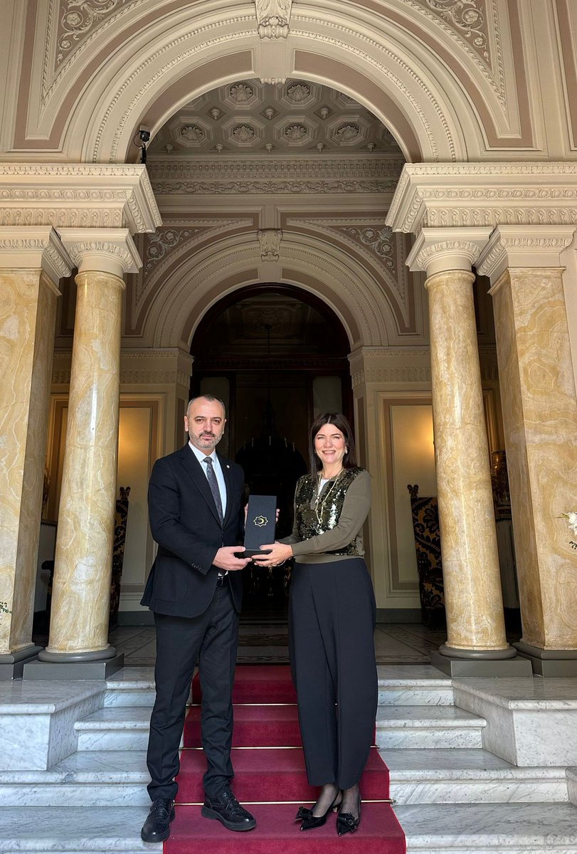 .<a href="/WFP/">World Food Programme</a> ile ortak lojistik kapasite kullanımı ve gıda stoklarının yönetimi alanlarında işbirliğini geliştirmeye yönelik Mutabakat Zaptı imzalamak üzere Roma’da bulunan Türk <a href="/Kizilay/">Türk Kızılay</a>'ı Genel Müdürü Alper Küçük başkanlığındaki heyetimizle biraraya geldik.