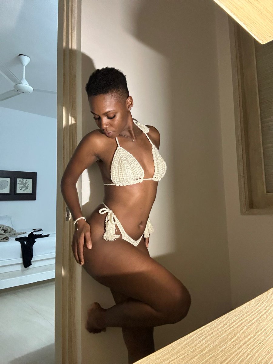 Vibra ligera, piel dorada y actitud tranquila 💫✨
#BeachMood #NaturalBeauty #GoodVibesOnly #BikiniStyle #SummerGlow @CamSodaGirls <a href="/CasaSoda/">CasaSoda_</a> <a href="/CamSodaCol/">CamSodaCol Oficial</a> <a href="/Casasodacol/">Casa Soda</a>