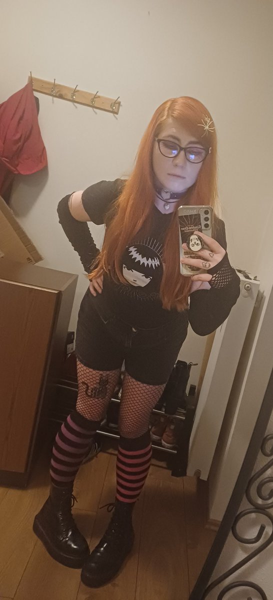IcaChesshire's tweet image. I LOVE Halloween! But this year I was super lazy to come up with a cool costume, so I just went as my 17y emo self 😁 I think it still turned out acceptable and we had a great time 💜