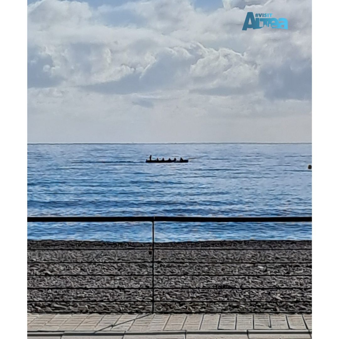 (VAL) Altea és mar, i el Mediterrani és l'escenari perfecte per a viure la passió dels esports nàutics. Altea, has de viure-la.  🩵🛶

(CAS) Altea es mar, y el Mediterráneo es el escenario perfecto para vivir la pasión de los deportes náuticos. Altea, tienes que vivirla. 🩵🛶