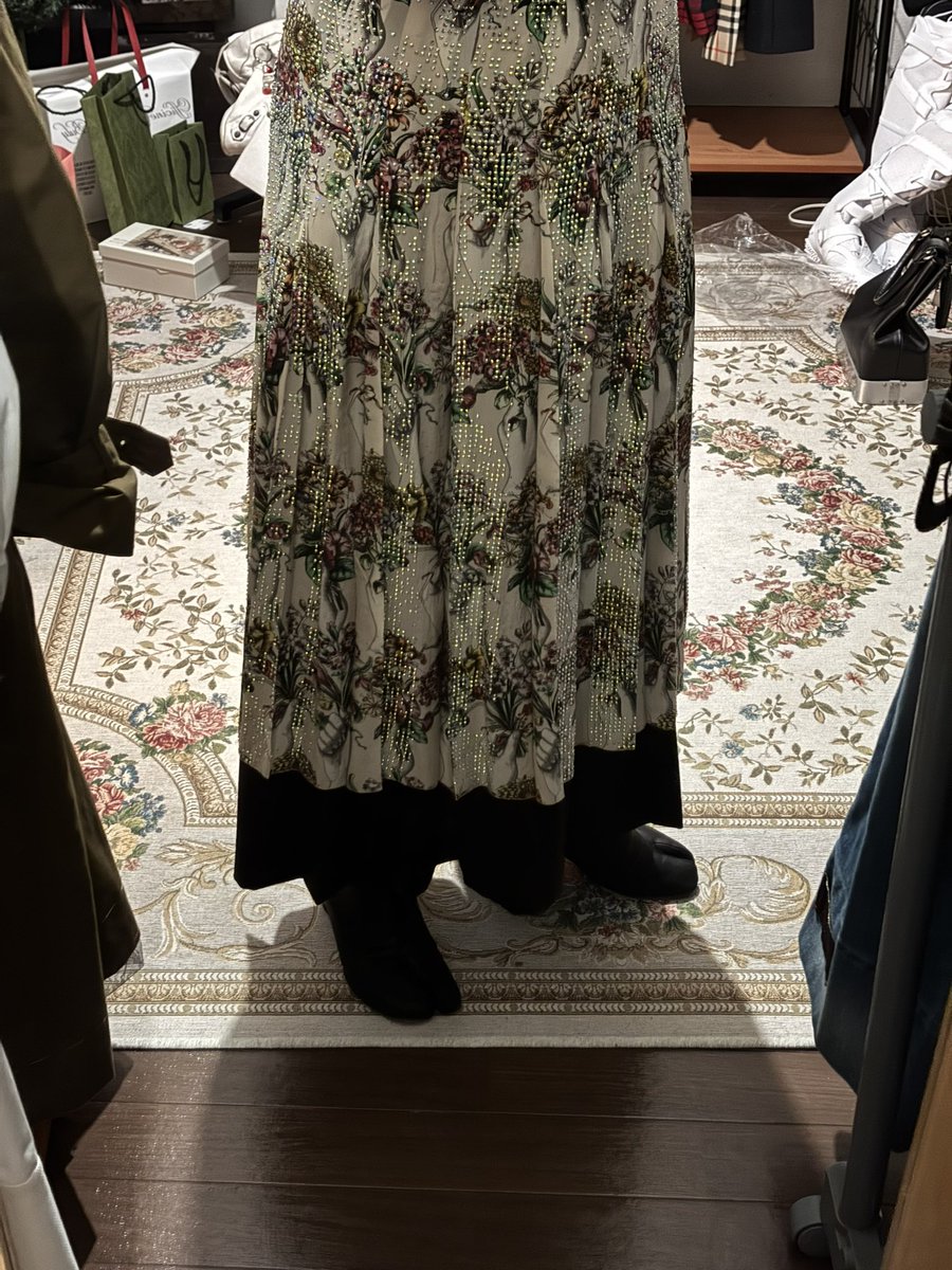 __kho_u's tweet image. Gucciのクラシックなスカートとベストを手に入れた