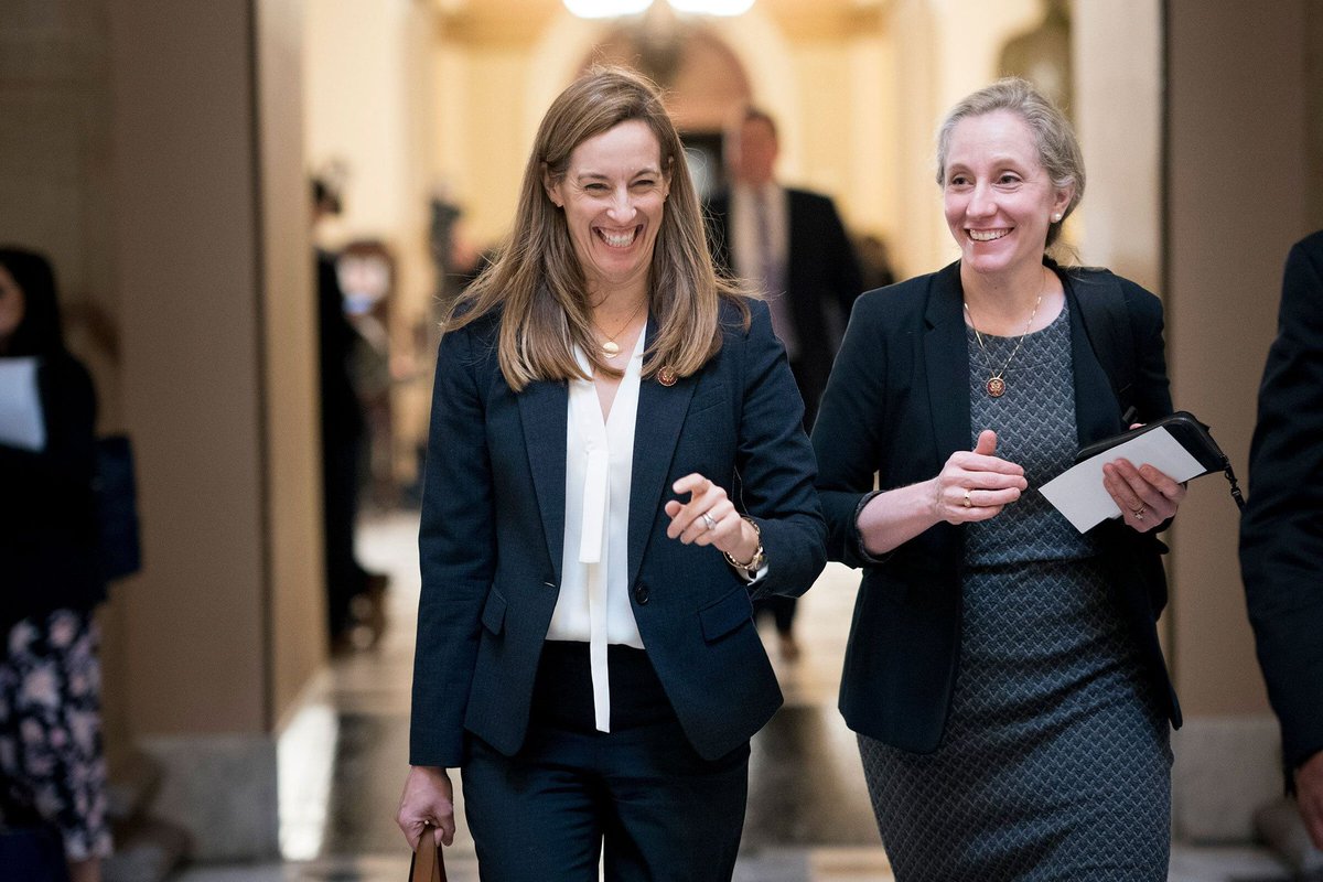 PES_Women's tweet photo. Historic night for progressive leadership: congratulations to Mikie Sherrill (NJ), Abigail Spanberger (VA) and Zohran Mamdani (NYC) on their victories. This shows what happens when equality, care and democracy lead the way. #Change #WomenLead #ProgressiveFuture https://t.co/G2yN4yALWn