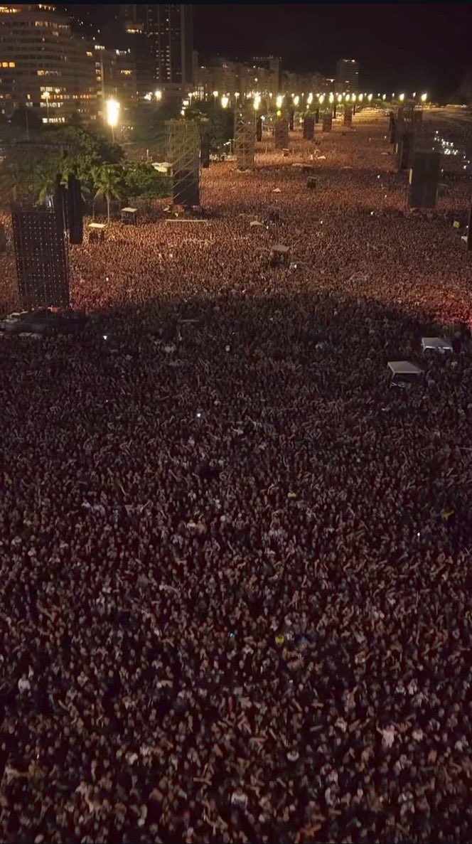 gaganotify's tweet image. Still can’t believe this is real… Brazil goes hard for Gaga