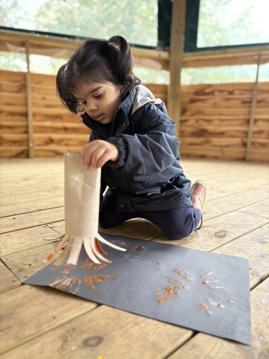 KESPreparatory's tweet image. 🎆 Our Nursery children loved learning the story of Bonfire Night and got creative by making their own dazzling firework pictures! 🖍️✨ We love history here at KES Prep!

#KESPrep #ProudlyPartOfKESFamily #NurseryFun #BonfireNight #LittleArtists #CelebratingTradition