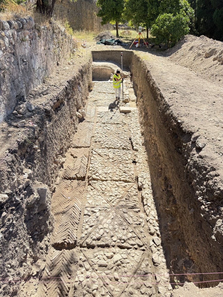 Era_Arqueologia's tweet image. Realizámos escavações arqueológicas no Convento de Cristo, Tomar, num projeto promovido pelo Património Cultural, IP.
As descobertas acrescentam novos dados sobre o passado do monumento e serão fundamentais para o processo de reabilitação que ali decorre.