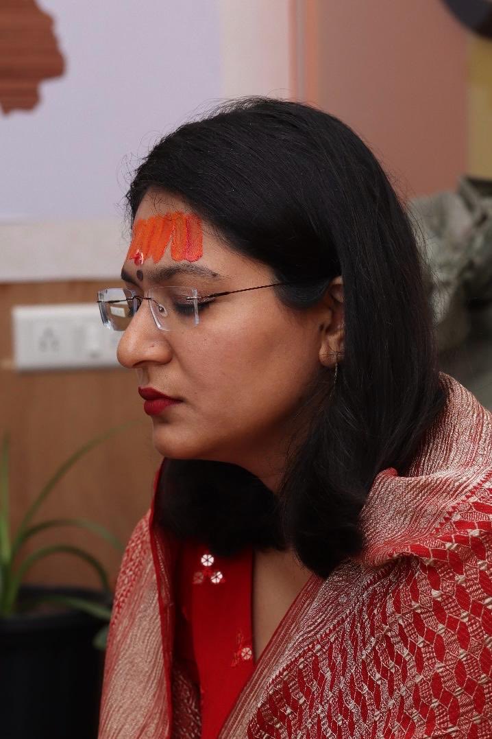 પ્રિય દર્શકો
જમાવટ શરૂ થયું ત્યારથી એ મારા અસ્તિત્વનો પર્યાય બન્યું છે અને તમે જમાવટનો પર્યાય એટલે મારા જીવનની દરેક જાણકારી પણ તમારા સુધી પહોંચાડવી જરૂરી છે. છેલ્લા થોડા મહિનાઓથી મારી અનિયમિતતા, રેગ્યુલર શો નથી આવતો, ગ્રાઉન્ડ ઝીરો પર હું નથી દેખાતી, આ મુદ્દા પર બોલ્યા પણ આનાં પર