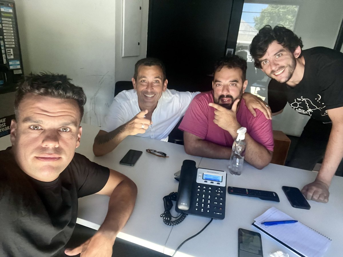 En enero de 2024 y con esta foto como disparador nos propusimos ponerle continuidad a las historias de vida en <a href="/DelSolUy/">DelSol 🔊 99.5</a> con <a href="/UyProtagonistas/">Protagonistas 🎙️</a>.

Las mediciones de audiencia confirman el trabajo y el compromiso de un gran equipo. 

Gracias a ustedes y a cada Protagonistas ❤️