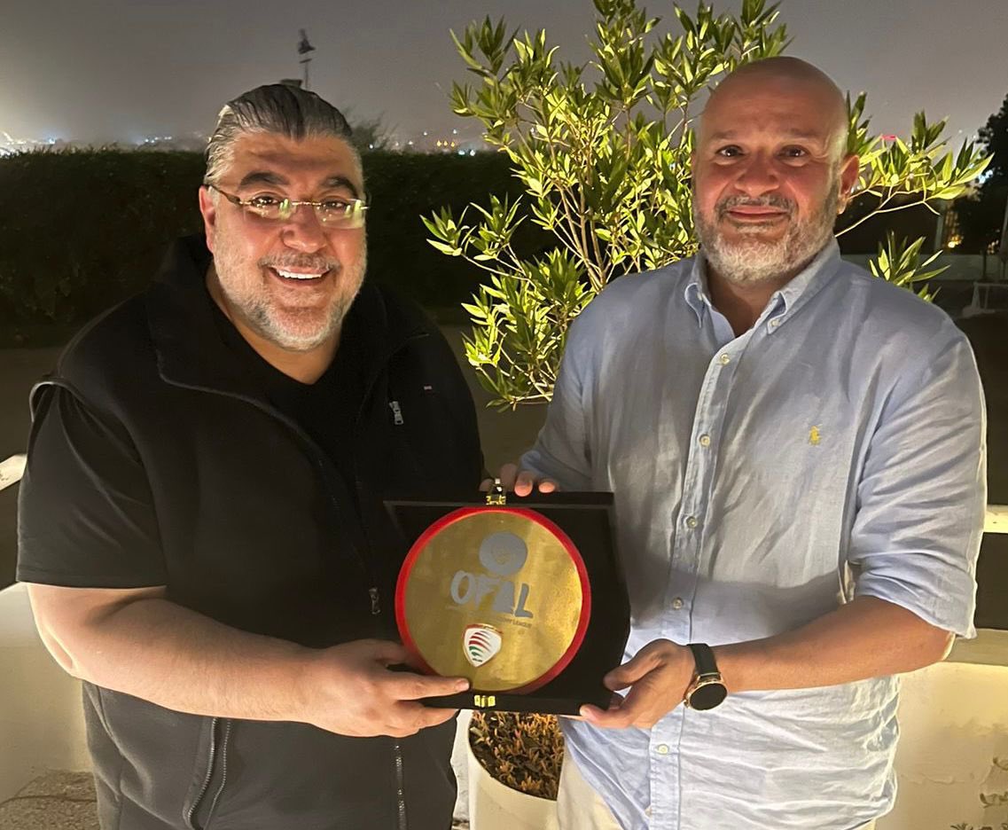 بطولة OFAL تستقبل وتكرم وفد كأس العرب وتبحث آفاق التعاون الرياضي..

في أجواء احتفالية عكست روح التعاون الخليجي، أقامت اللجنة المنظمة لبطولة OFAL مساء أمس حفل استقبال رسمي للوفد القطري من لجنة المشاريع والإرث، الذي يزور سلطنة عمان ضمن جولته الترويجية لبطولة كأس العرب المقررة