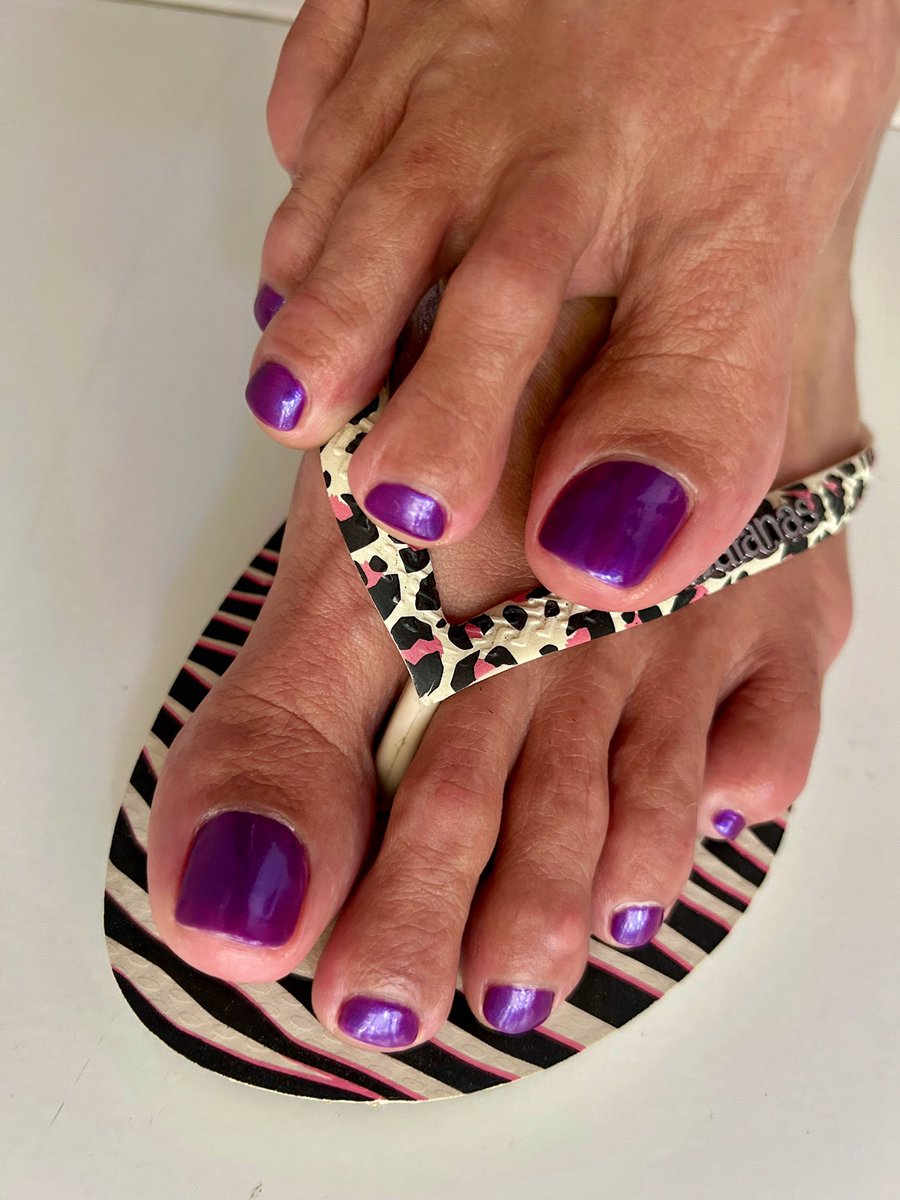 DuchessFootsie's tweet photo. Deep purple
#feet #foot #toes #perfectnails #veinyfeet #longtoes #perfectfeet #flipflops #purple https://t.co/JW7ggUytq0