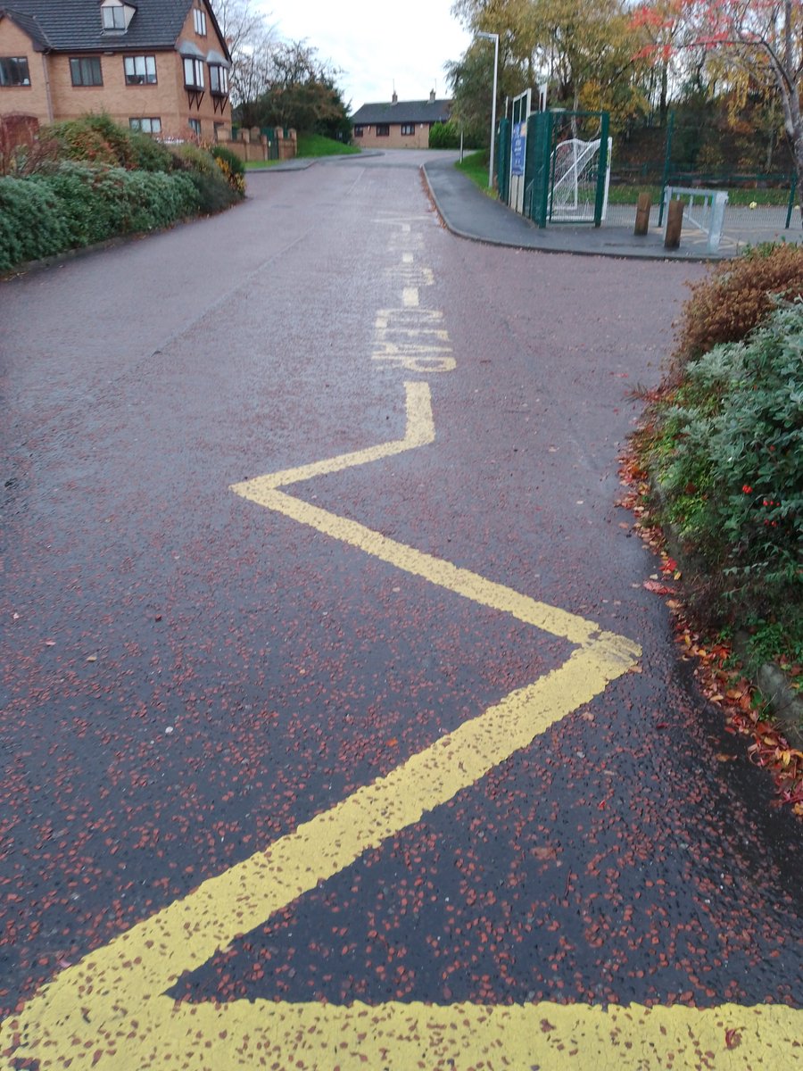 MaharishiSchool's tweet image. Friendly reminder 🧡

🚗 Please don’t park or stop on the zig-zag lines outside school. They’re there to keep our children safe. Thank you for helping!
#zigzag
#keepingchildrensafe
#ThankYou