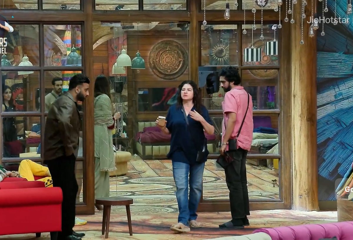 Kunica - jaggery’ jisne bhi chori kia mere pyar me kia oh chahe amaal ho shehbaz ho Tanya ho to main culprit me hu aao mere se bhasad karo hahahaha kunica ji khek gai dhapaaaaaak

#TanyaMittal 
#BiggBoss19