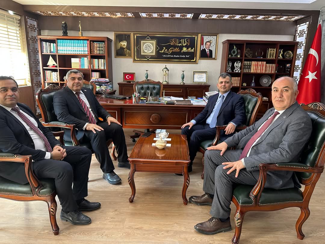 Belediye Başkanımız Serkan Koyuncu, Afyonkarahisar İl Milli Eğitim Müdürümüz Miraç Sünnetci, İl Milli Eğitim Şube Müdürümüz Hayati Duman ve İlçe Milli Eğitim Müdürümüz Gürkan Emeksiz’i makamında misafir etti.