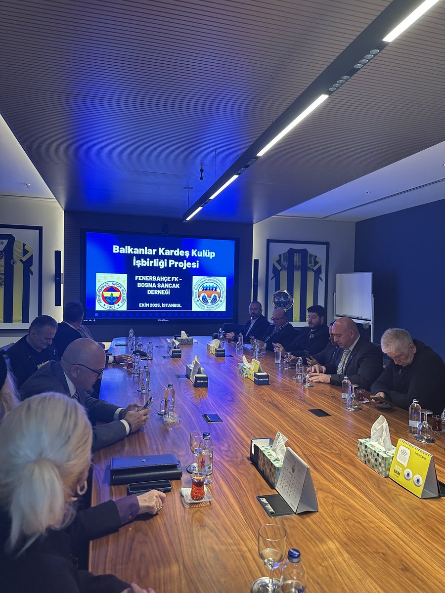 İstanbul Anadolu Yakası Bosna Sancak Derneği olarak Fenerbahçe Spor Kulübü’nün yeni Başkanı Saadettin Saran’ı hayırlı olsun ziyaretinde bulunduk.
Bosna, Sancak ve Türkiye arasında sporun birleştirici gücüyle ortak projeler için ilk adımı attık.🇹🇷🇧🇦

#Fenerbahçe #KardeşKulüpler