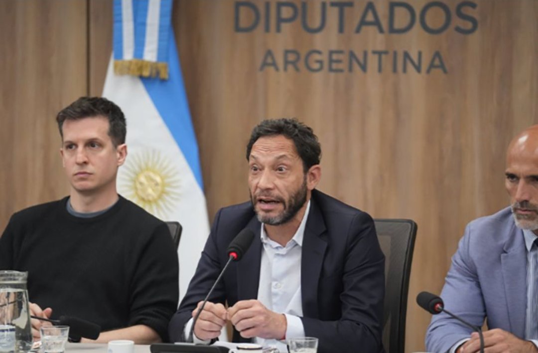 🔴 Diputados investigan millonarias transferencias ligadas a la causa $Libra y a ex empleadores de <a href="/JMilei/">Javier Milei</a>
La comisión apunta a Cúneo Libarona, Melik y Stark.
📎 Fuente: facebook.com/share/p/1EoApc…

#Libra #Corrupción #Diputados #Milei #LíneaDirectaRecargada