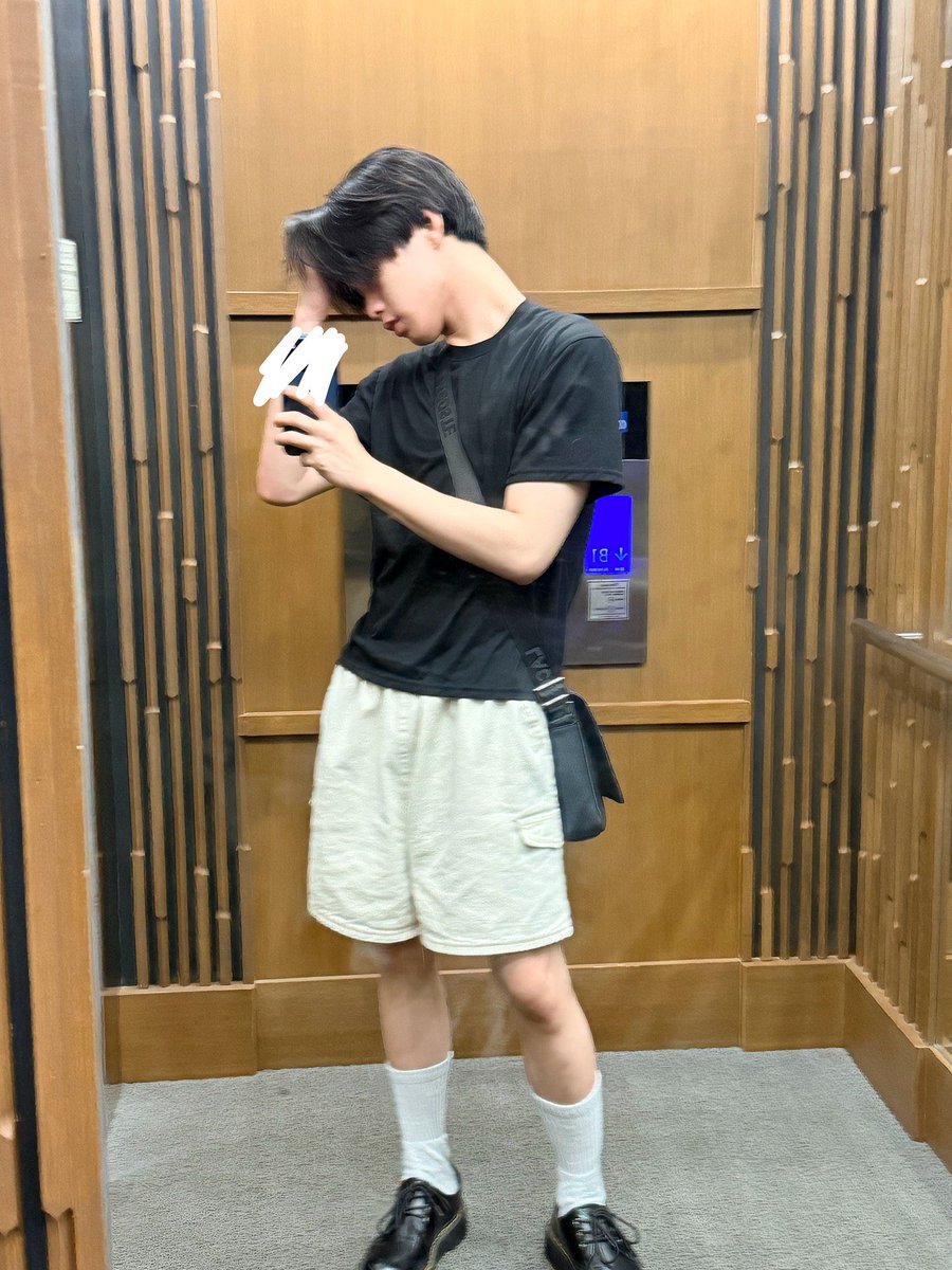 ajaasite's tweet photo. his ass forgetting to cover his iphone 17 pro max on other selcas 😭 https://t.co/0WGvpvuZoz