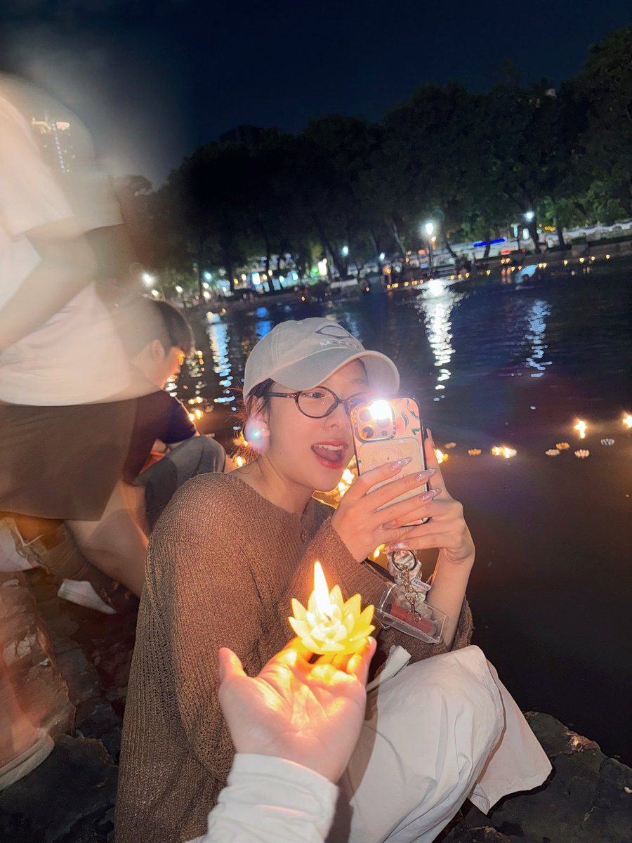 mewnich__'s tweet photo. First Loy Krathong together🤏🏻 https://t.co/nGLnI9v3U7