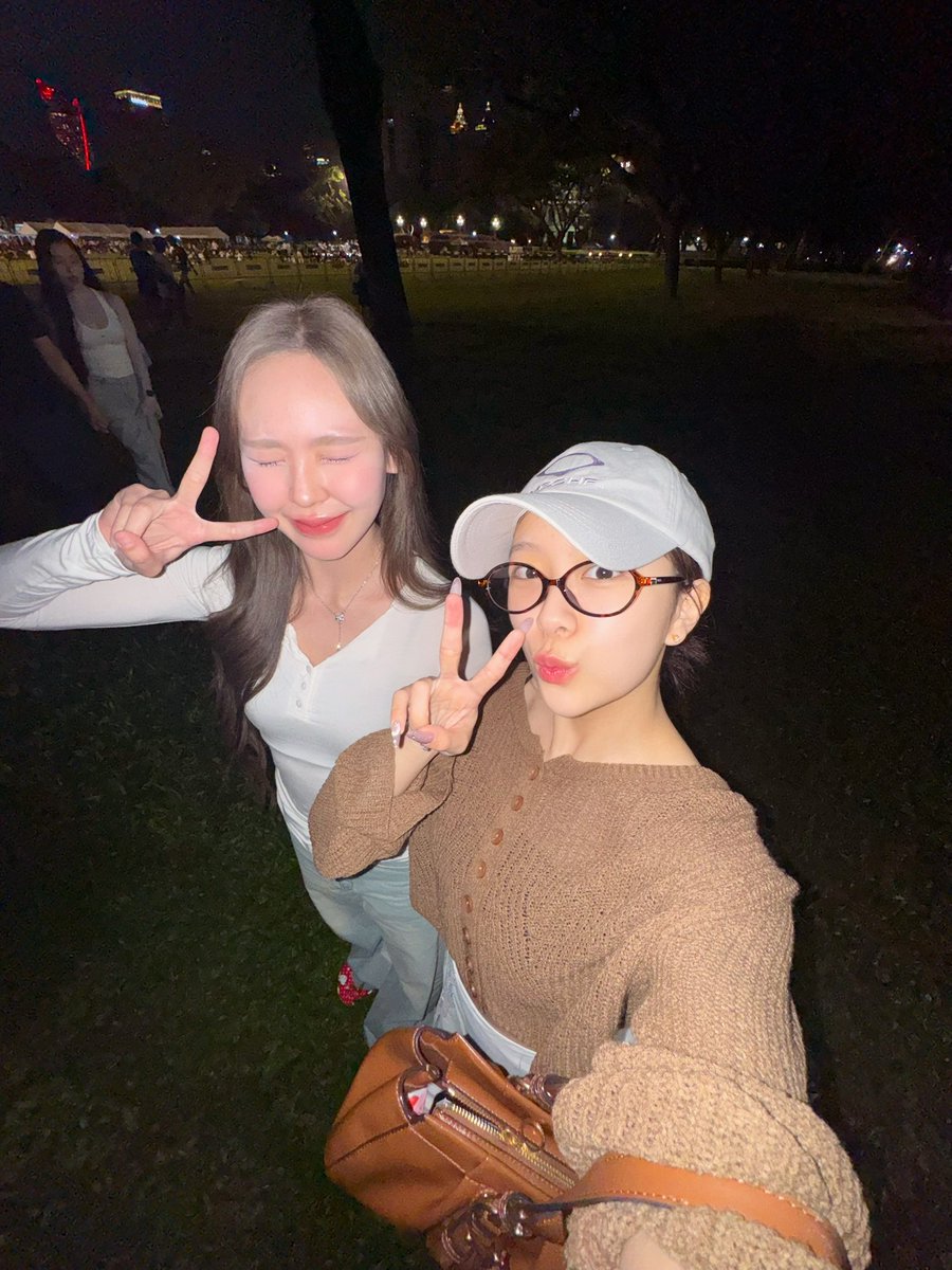 mewnich__'s tweet photo. First Loy Krathong together🤏🏻 https://t.co/nGLnI9v3U7