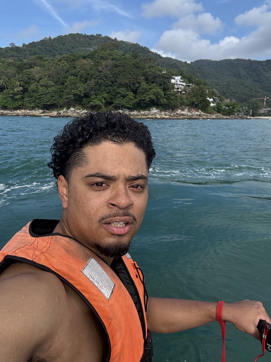 dmacblast's tweet image. Find me where the ocean and good food at