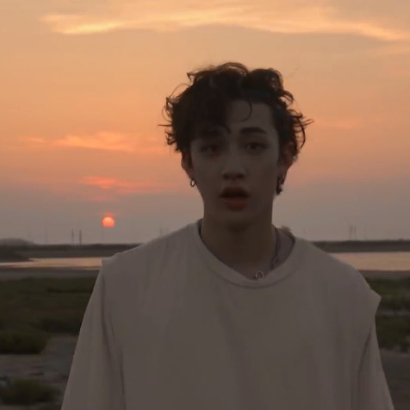 lixiesflower's tweet photo. first sunset                               latest sunset 
together                                    together
2019                                           2025 https://t.co/WAB9que10i