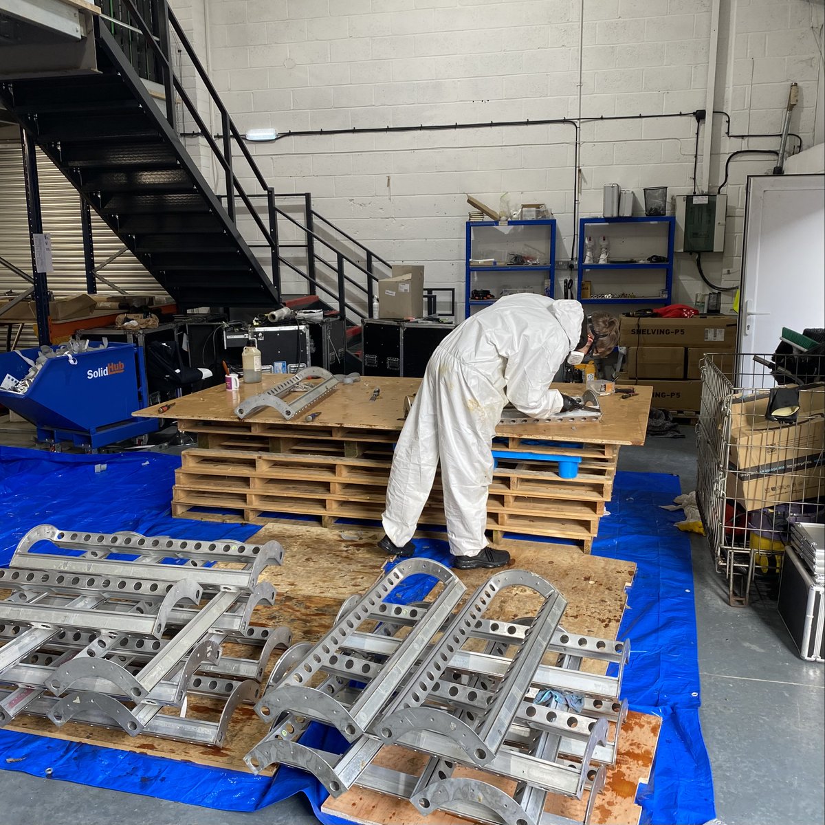 Modex_News's tweet image. Our BeMatrix aluminium frames are reusable and recyclable. Lewis is stripping the old Velcro to ensure a high-quality fit for their next outing. 
modexuk.com
#modex #modexexhibitions #eventprofs #events #exhibitions #weareevents #wemakeevents #exhibitionservices