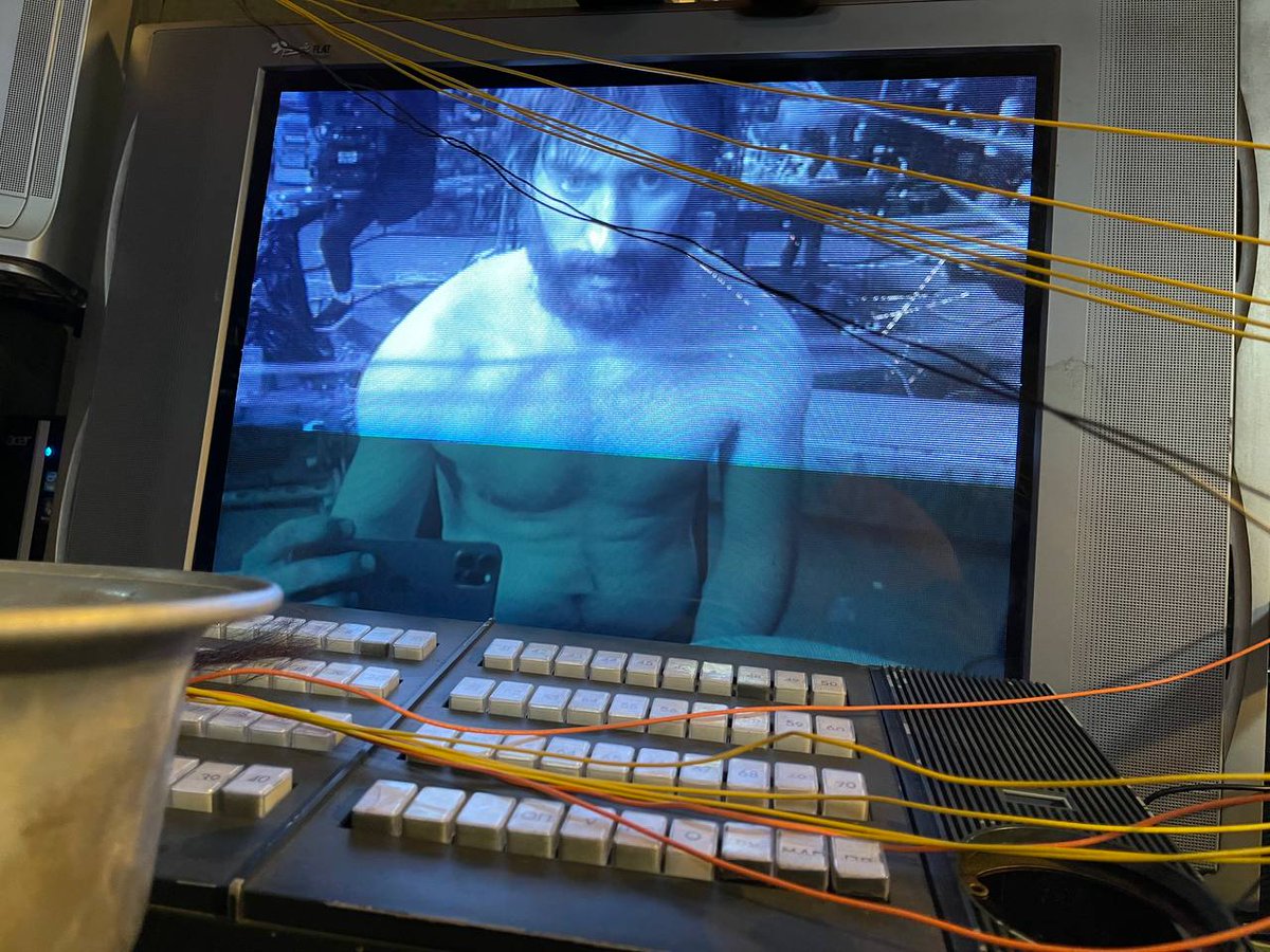 Волк за секунду до стрижки и бритья. Холст, масло. Автор картины Сергей Разумовский, при участии Марго

#сероволк #мги #мгчд #мгс