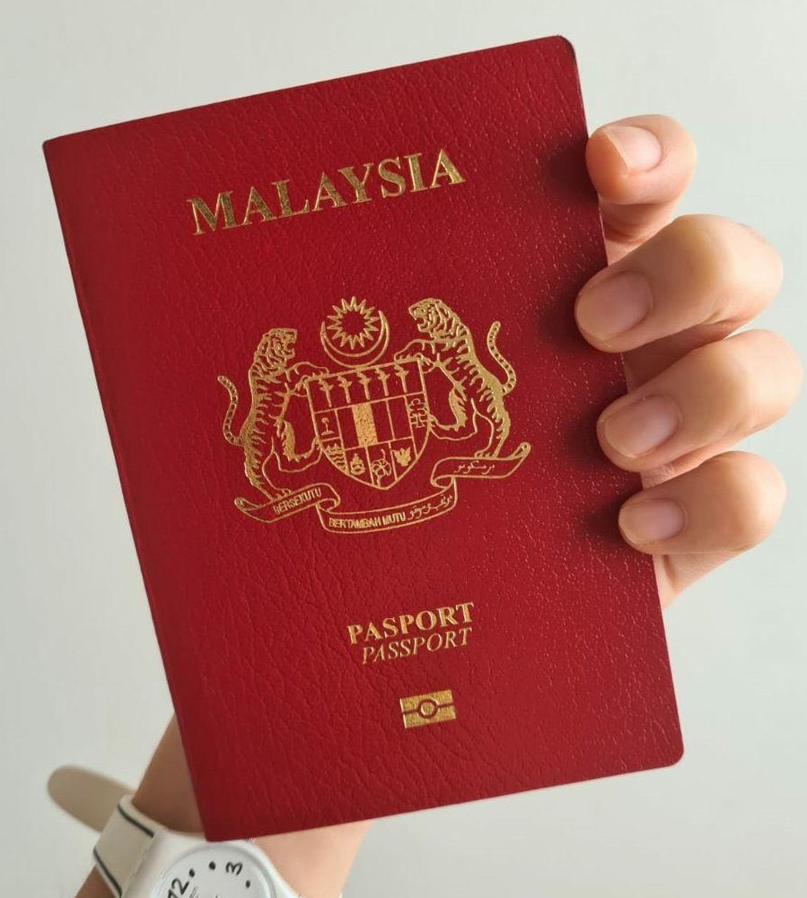 cartapop's tweet image. Malaysian passport now ranks 3rd in the world via Ranking Passport Index 2025.