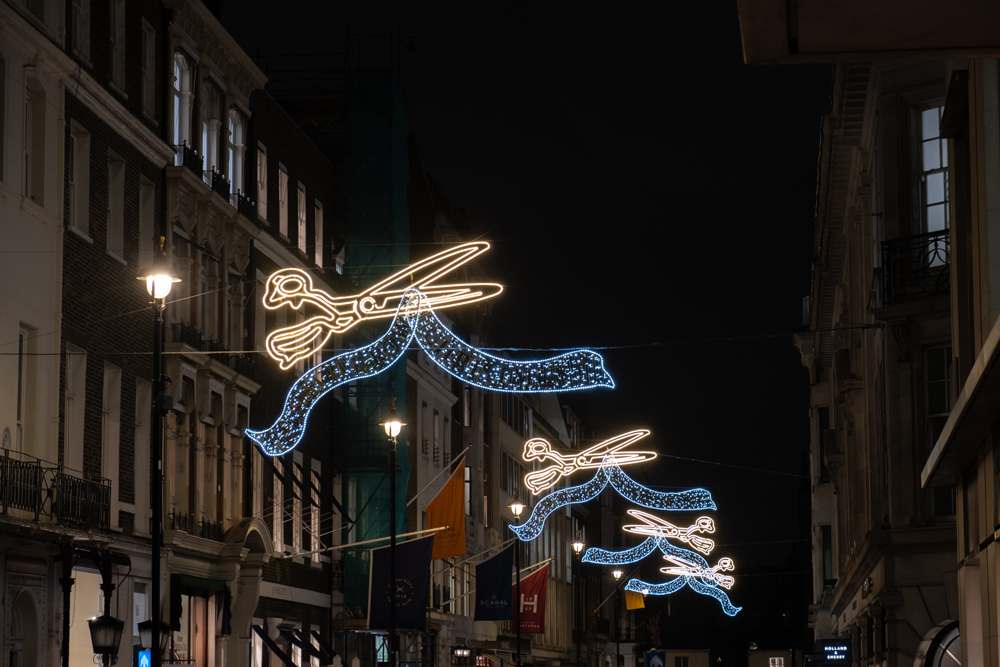 Savile Row set to switch on its Christmas lights on Wednesday 12th November. Find out more ➡️ a1retailmagazine.com/christmas/savi… #retail #retailnews #SavileRow #Christmas #lights
