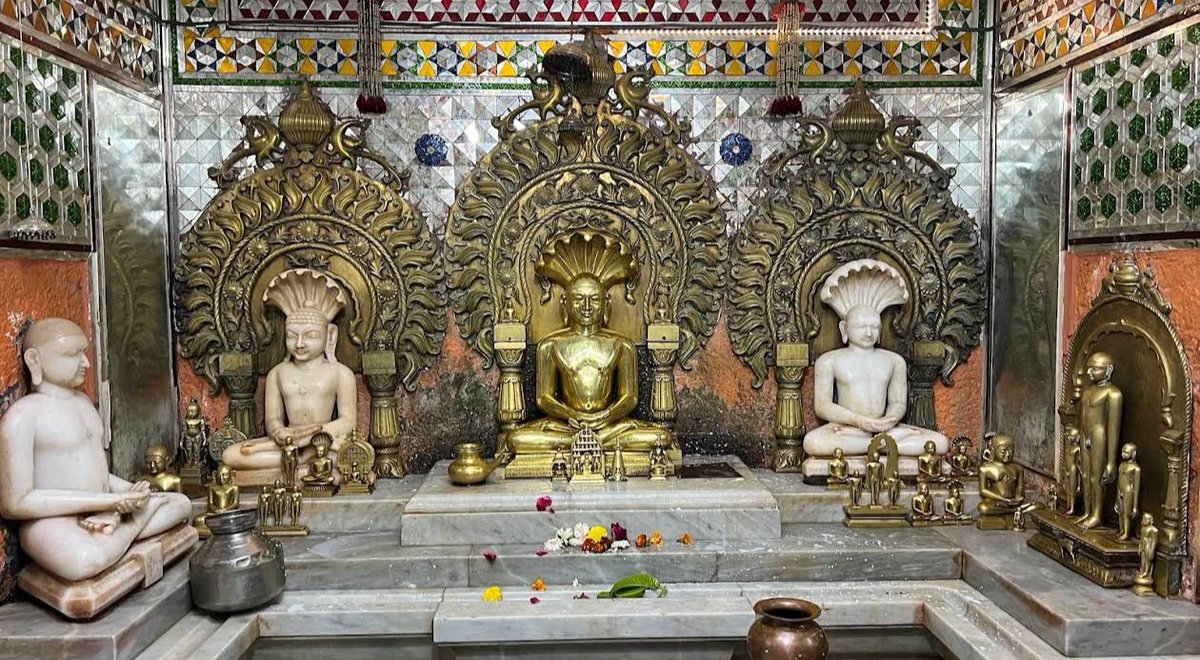Anshjain19977's tweet photo. 350 Years Old , Shri 1008 Parshwanath Digambar Jain Mandir , Pandharpur (Mah) received notice for demolition for road widening. This is unacceptable. @PMOIndia @Dev_Fadnavis @RahulGandhi @rajushetti @RSSorg @DrMohanBhagwat @AmitShah https://t.co/6Dg0RDiPVg