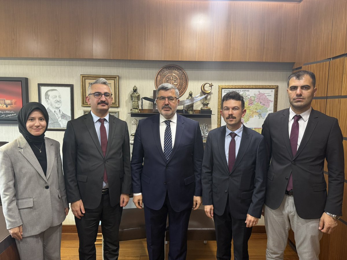 Sosyal Güvenlik Denetmenleri Derneği Başkanı, Dazkırılı hemşehrimiz Bahtiyar Hozer ve yönetimini Gazi Meclisimizde misafir ettik.

Ziyaretleri için teşekkür ediyorum.