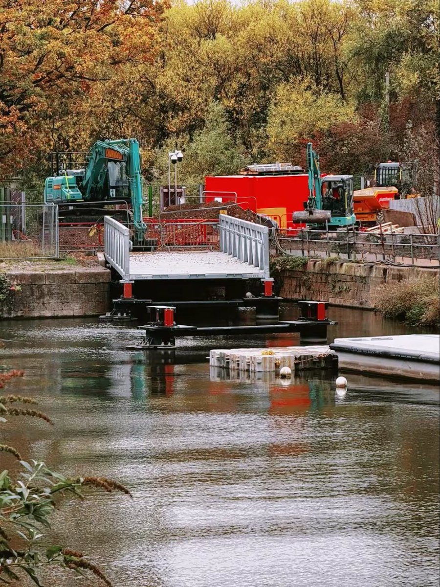 Thanks to the right equipment, precise communication, and teamwork, the delivery was completed safely and smoothly. 👏

#HeavyHaulage #Teamwork #Transport #Logistics #SpecialistTransport #WideLoad